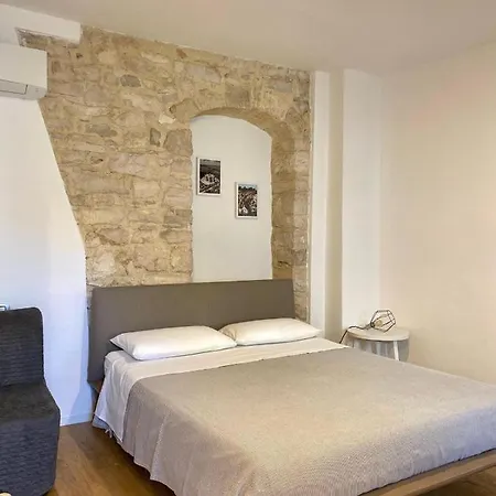 Oda ve Kahvaltı Altrelli